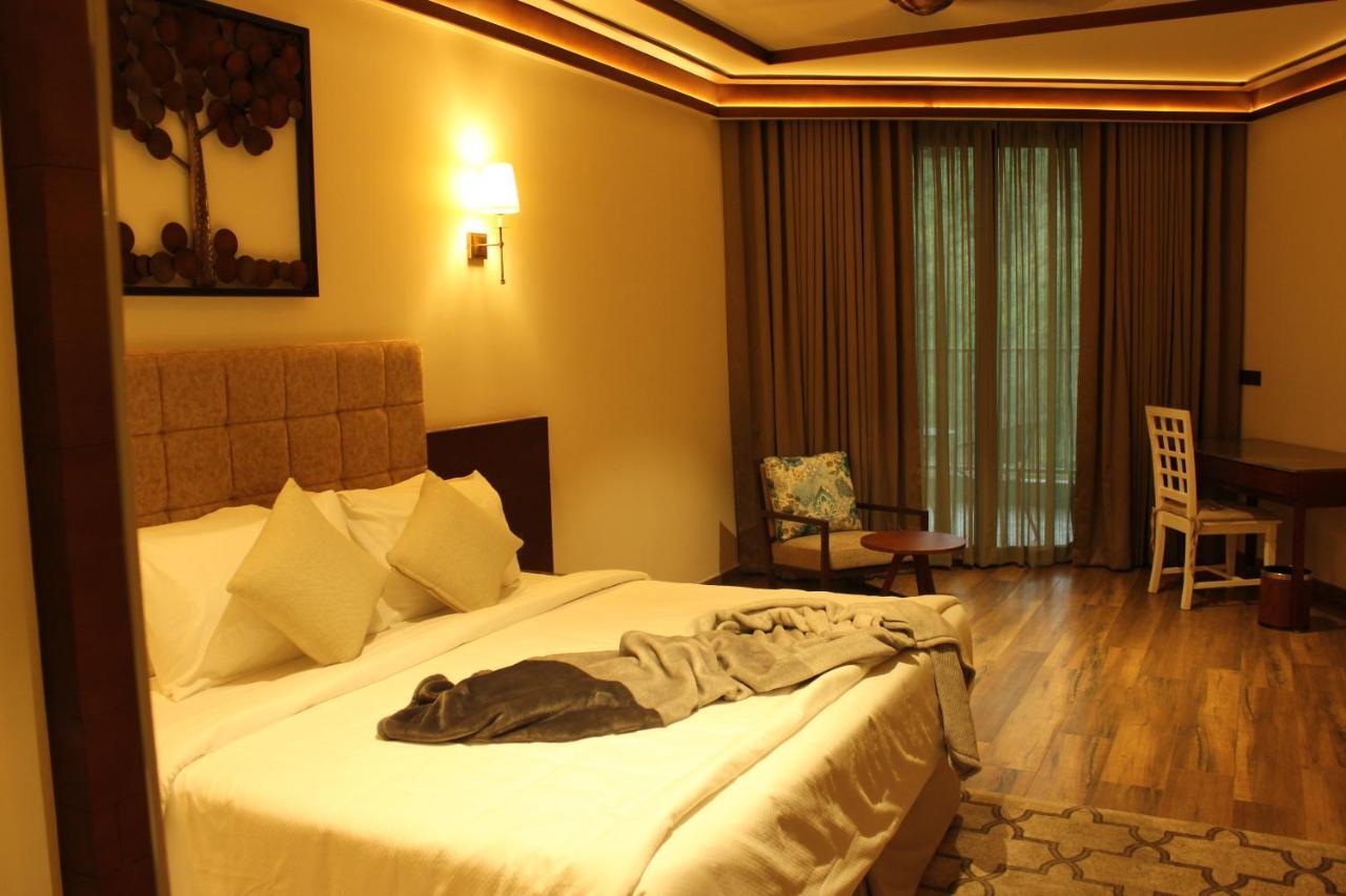 Niraamaya Retreats Samroha Athirappilly Extérieur photo