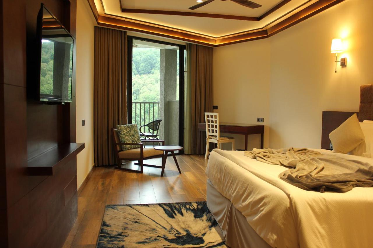 Niraamaya Retreats Samroha Athirappilly Extérieur photo